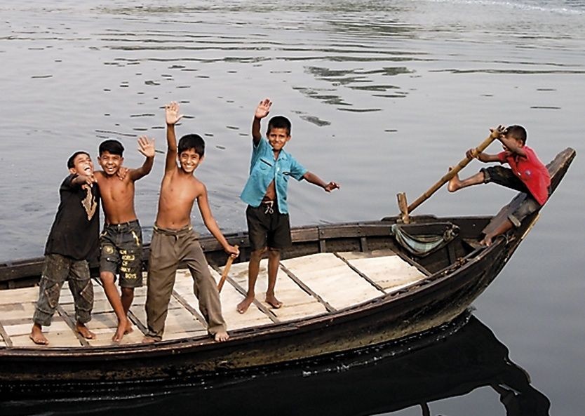 Playing on the river.jpg - Bangladesh - Meet the People Tours