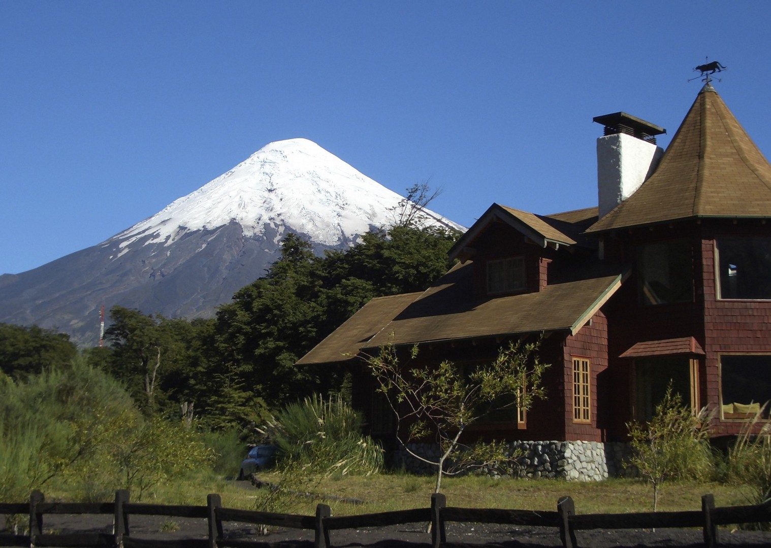 Snow capped volcanoes.jpg - Chile - Meet the People Tours