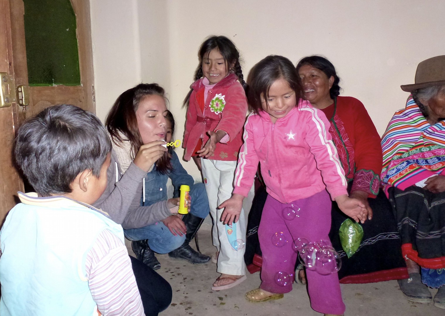 Meeting families.jpg - Inca Trails in Peru - Meet the People Tours