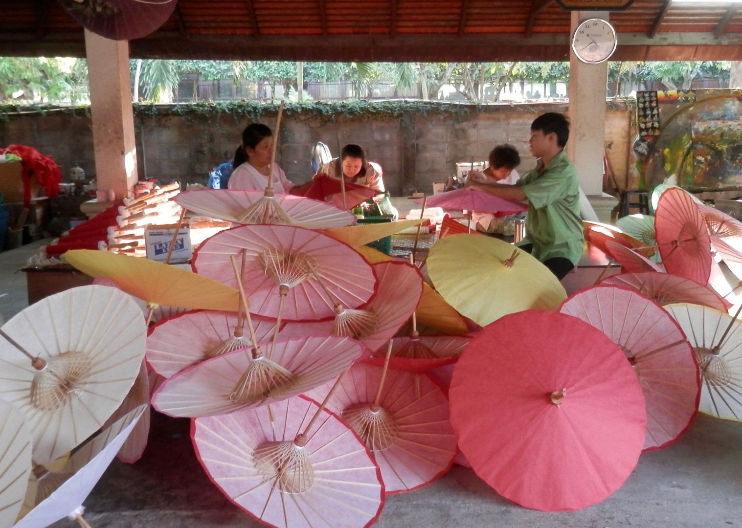 Thailand Parasol.jpg - Thailand - Meet the People Tours